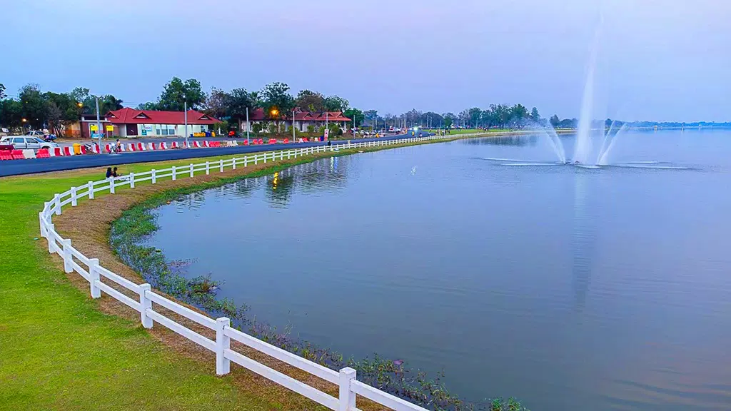 บึงสีไฟ พิจิตร